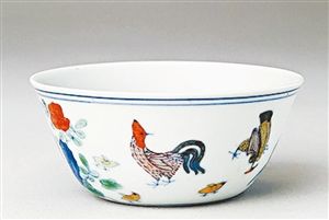 刘益谦以2.8亿人民币在2014年香港苏富比春拍拍下的明成化鸡缸杯刷新了中国瓷器世界拍卖纪录。