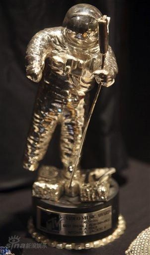 杰克逊MTV音乐奖奖杯将拍卖 可达10万美元_拍