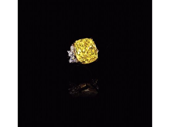 图3 41.08克拉天然浓彩黄色钻石戒指 保利香港