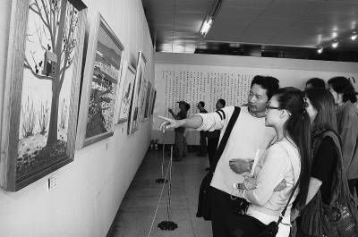 2006年10月，云南省美术馆为80岁的刘自鸣举办了《八十回望——刘自鸣画展》，这是刘自鸣一生的心血之作首次集体面世，引起了社会轰动。刘建华摄