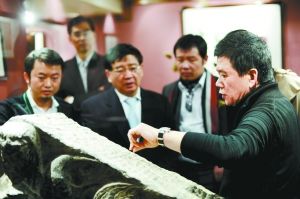 以酒会友,笔墨怡情,多年来,许化迟用各种方式诠释自己对传统文化的热忱与挚爱