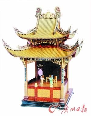俞樟根竹编作品《越乡古戏台》，作品大约42厘米长、37厘米宽、56厘米高。