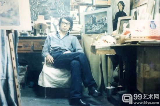 1984年，张晓刚于昆明歌舞团宿舍
