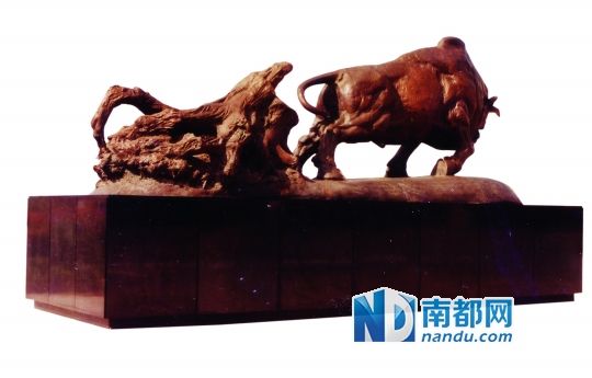潘鹤雕塑作品：《开荒牛》