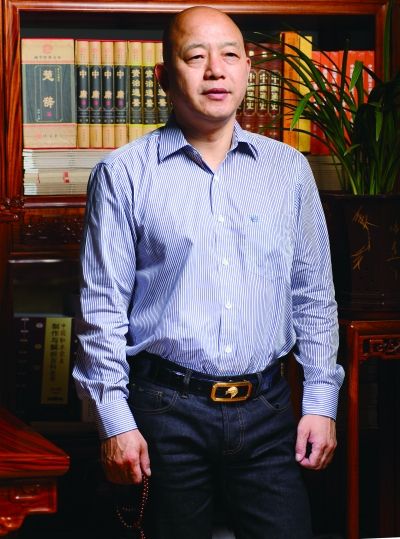 中国红木家具形制文化研究院常务副院长蒋奇平
