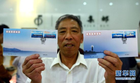  6月3日，杭州集邮爱好者在展示《中国船舶工业》特种邮票首日封。