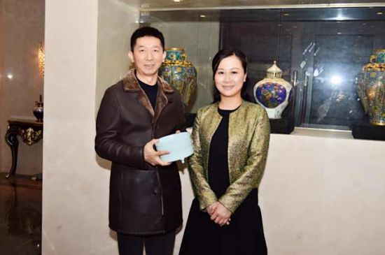 左为银河天成集团总裁、北京银河空间美术馆投资人潘勇先生，右为陈宇清女士
