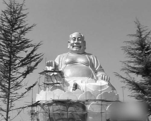河南梳着“大背头”的弥勒佛雕塑 (资料图)