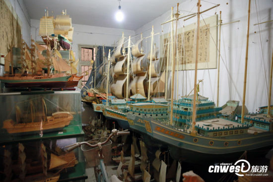 李寶順30多年來製作的仿真船。