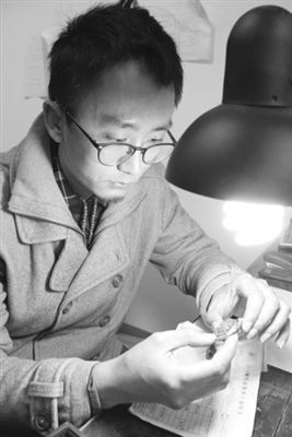 刘璐 安徽巢湖人，1984年出生，国家珠宝玉石质量检验师，古玩爱好者，准爸爸。 