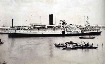 黄浦江上的蒸汽轮船