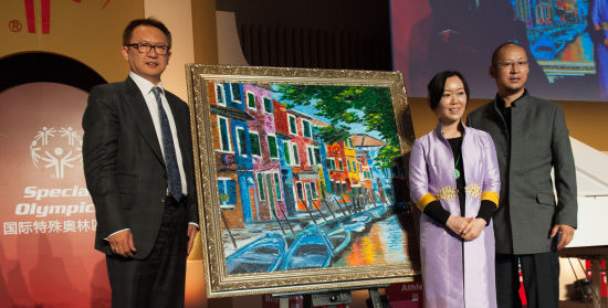 20150612-艺术家Max Ma油画作品《威尼斯·调色板》在6月12日上海举行的特奥慈善晚宴上以40万人民币落缒