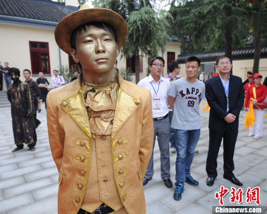 南京活体雕塑再现民国风情