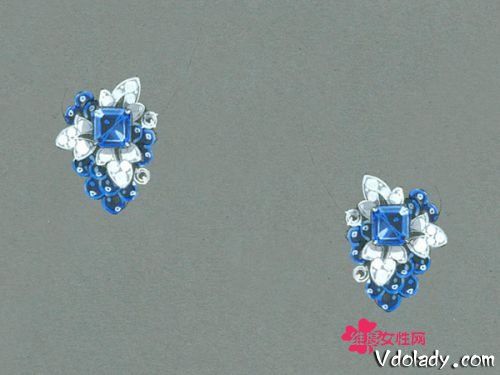 相配的耳环则镶嵌一颗祖母绿型切割蓝宝石，配以三片精致的密镶钻石叶子和蓝宝石果实
