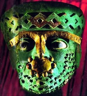 从西潘王墓室出土的面具