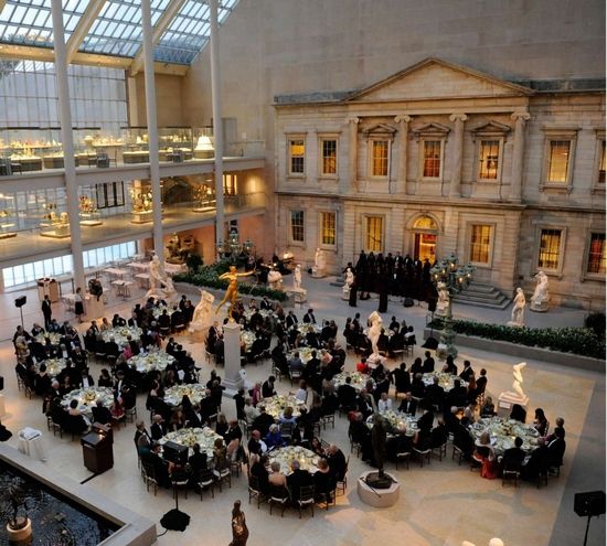在大都会博物馆的Charles Engelhard大厅内，可以举行220人的宴会。　　
