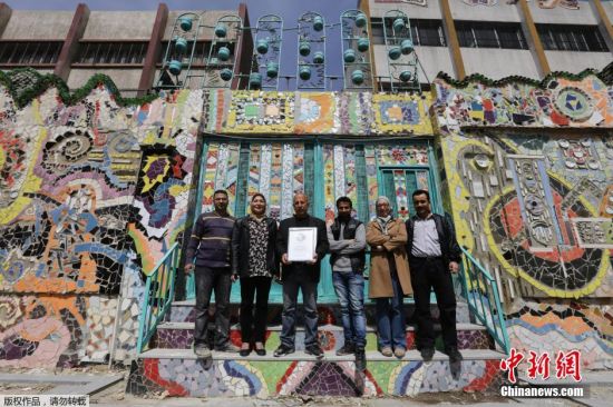叙利亚艺术家用可回收材料打造世界最大壁画