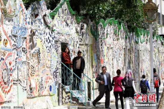 叙利亚艺术家用可回收材料打造世界最大壁画