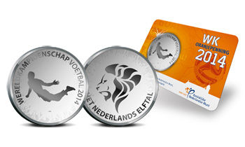 荷兰造范佩西世界杯纪念币:印鱼跃冲顶动作(图