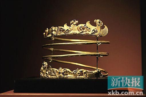 纯金项圈这个来自公元2世纪的黄金项圈是此次展览的重头戏之一。据报道,这个黄金项圈净重就重达1公斤。