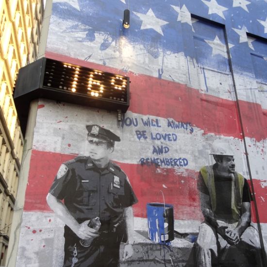 班克斯纪念911事件的涂鸦新作亮相纽约