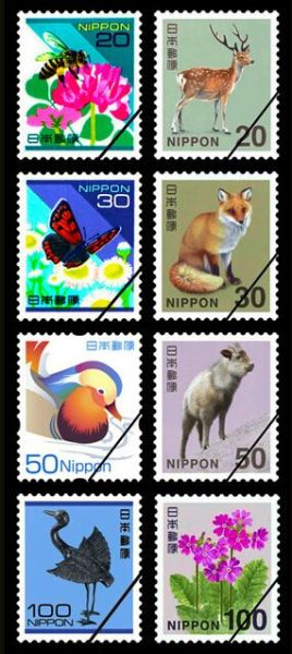日本郵便公司推出的郵票(左為現版，右為新版)，右下斜線為防止盜版