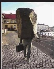 冰岛 雷克雅未克《纪念一位不知名的政府官员》：沉重的工作压力就像巨石，让这位政府官员迷失了自我