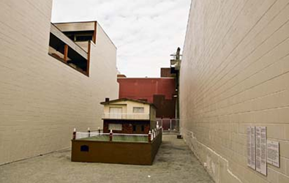 《温特特屋》装置艺术，会摆放在温市中心东端的裕仁街展出一年。（加拿大《星岛日报》）