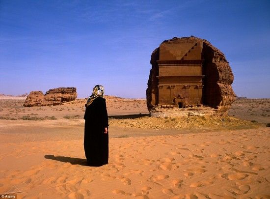 世界遗产：沙特神秘古墓屹立千年不倒 