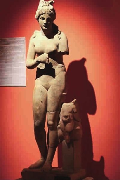 ■ 博物馆中展出的希腊神话众神雕像