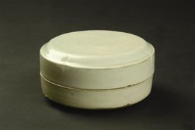 唐代白釉磨盤式粉盒