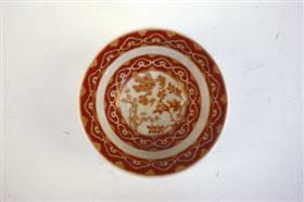 圖1 清乾隆款御製礬紅三清茶詩瓷碗及內底