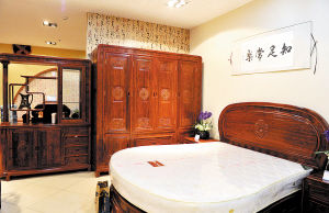 昆明市场红木家具价格上涨。记者杨艳辉摄