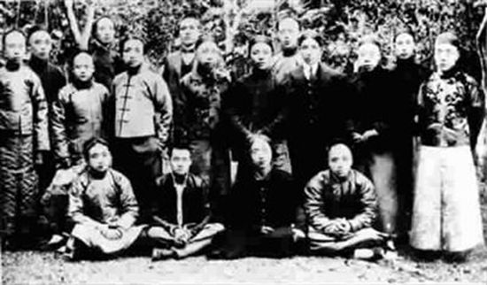 1909年11月13日，在苏州虎丘参加南社成立大会者合影