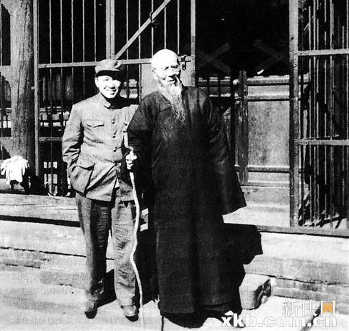 ■1951年,黄苗子拜访齐白石(右)