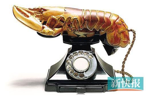 达利作品：一只龙虾模型“放”在了电话基座