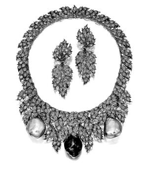 梅艳芳在最后一场演唱会上佩戴的Gianmaria Buccellati出品养殖珍珠镶钻项链及耳坠套装将于下月上拍。(苏富比供图)