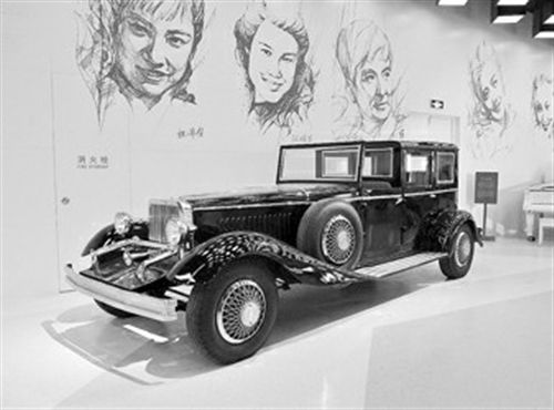 高龄老爷车落户上海电影博物馆