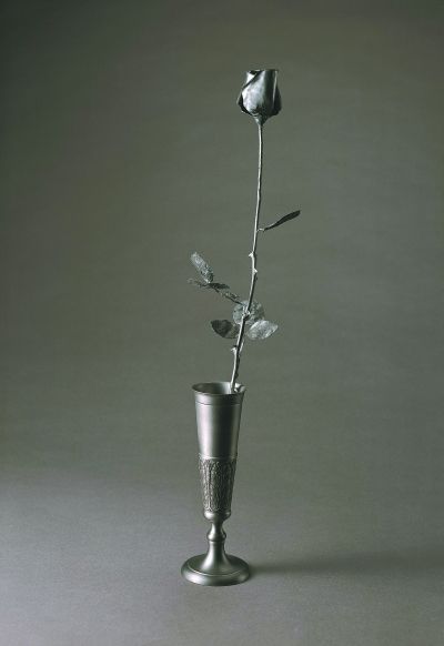 蔡志松作品《瓶装玫瑰》。