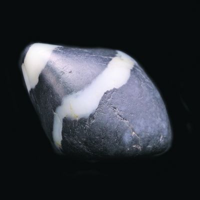 玉痴老怪珍藏多年，黑白分明十分罕见的和田籽玉原石。