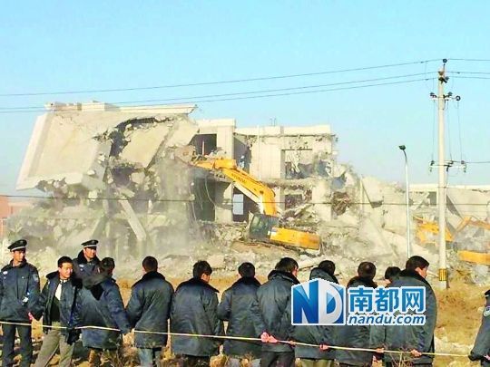 12月3日，北京宋庄艺术东区四栋收藏馆被拆现场。 受访者供图