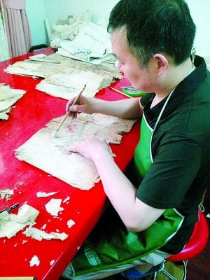 淮安市博物馆400余件清代书画亟待修复