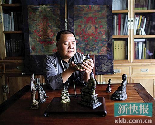 人物简介 郑华星 生于1972年。现居中山,佛教艺术品收藏家。