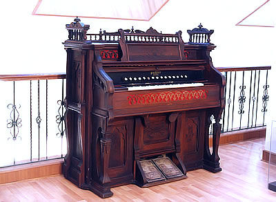 西洋古董钢琴