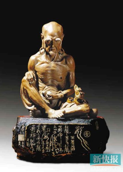 2010年6月，黃松堅的作品《龍之尊者》在深圳拍出了336萬元高價，也創下了單件石灣公仔的拍賣紀錄。