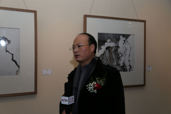 神州书画社总经理张士龙先生接受CCTV记者采访
