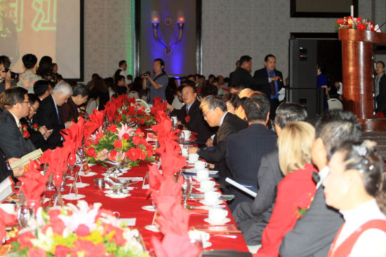 韩墨与中美政要和各界嘉宾出席美华总第六届交接仪式暨十周年庆典