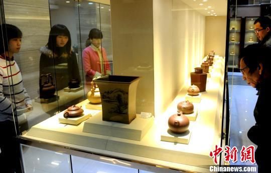 1月7日，中国历代百位名家紫砂精品展在福州天甲堂紫砂艺术馆举行。 记者刘可耕 摄