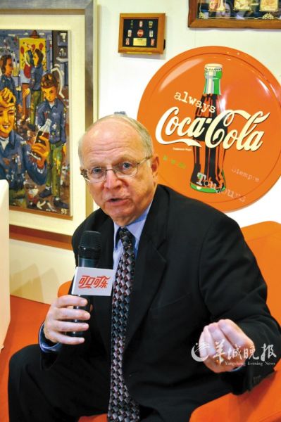可口可乐公司全球文化典藏副总裁菲尔・穆尼先生。