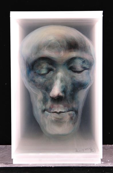夏小万《他者的肖像之三》  时间：2010年-2013年 属性：装置绘画  这是关于人造的“类人类”神鬼头像系列。集合了不同时代不同地域文明下，人们创造或想象的类似人又优于人的“超人类”形象。